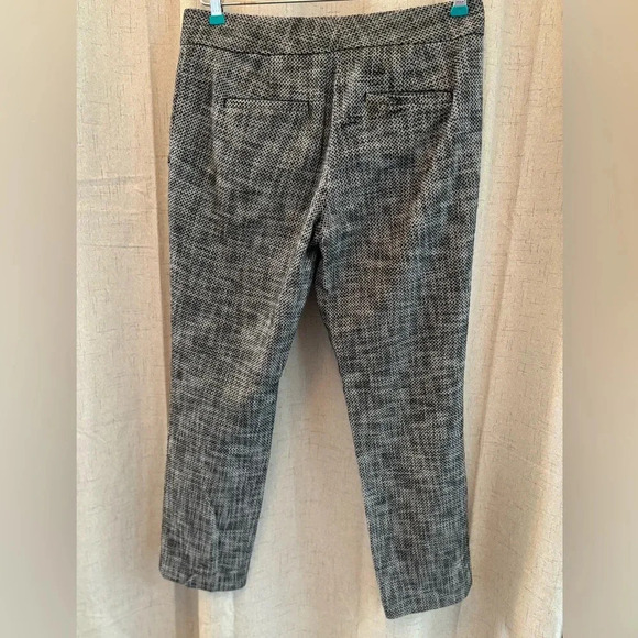 Ann Taylor Pants Size 2 Devin Fit. Black and White pattern. Winter staple pant. - Picture 4 of 7
